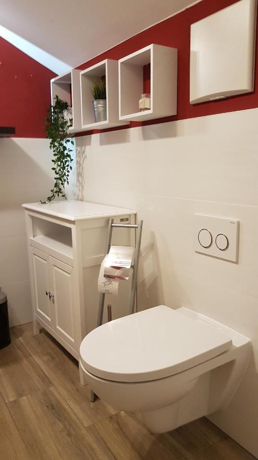 Kleine Gemuetliche Mansardenwohnung Im Suedosten Muenchens Assling Ngoại thất bức ảnh
