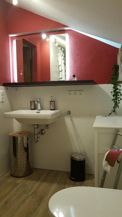 Kleine Gemuetliche Mansardenwohnung Im Suedosten Muenchens Assling Ngoại thất bức ảnh