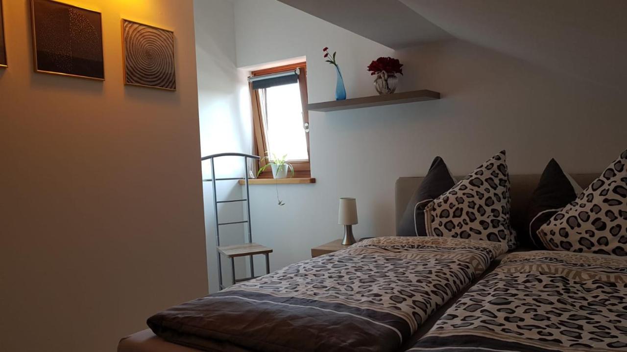 Kleine Gemuetliche Mansardenwohnung Im Suedosten Muenchens Assling Ngoại thất bức ảnh