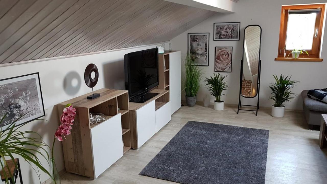 Kleine Gemuetliche Mansardenwohnung Im Suedosten Muenchens Assling Ngoại thất bức ảnh