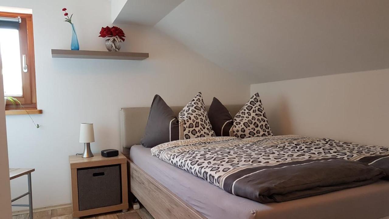 Kleine Gemuetliche Mansardenwohnung Im Suedosten Muenchens Assling Ngoại thất bức ảnh