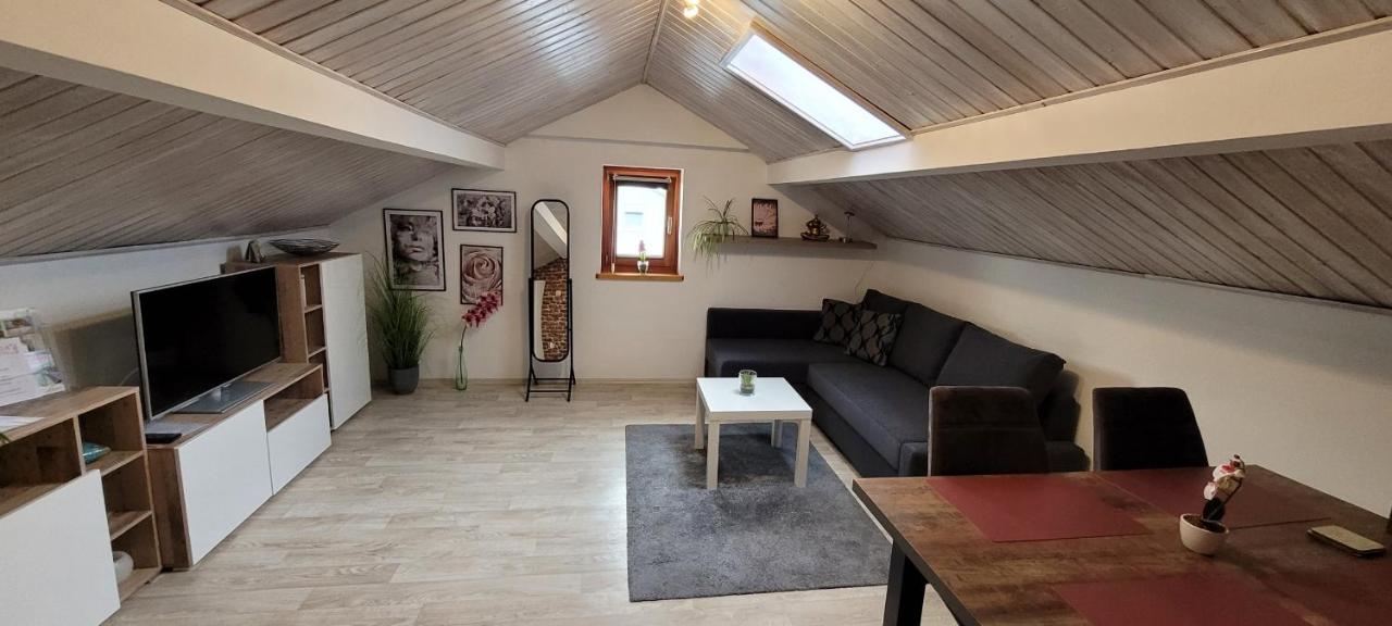 Kleine Gemuetliche Mansardenwohnung Im Suedosten Muenchens Assling Ngoại thất bức ảnh