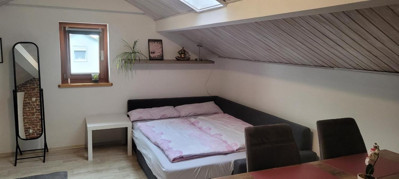 Kleine Gemuetliche Mansardenwohnung Im Suedosten Muenchens Assling Ngoại thất bức ảnh